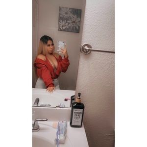 Meet your Posher, Yesenia